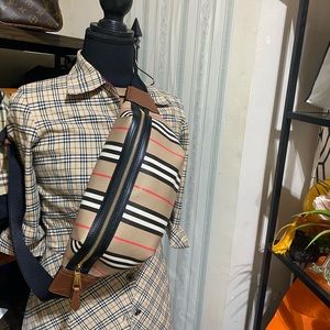 Burberry bum bag icon stripe print sonny final sale no returns